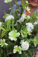 Nedila Izabella, kompozycja kwiatowa w naczyniu