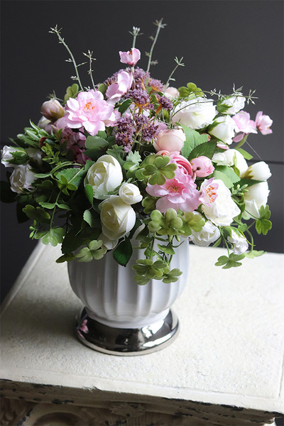 Pearls, kompozycja kwiatowa w naczyniu