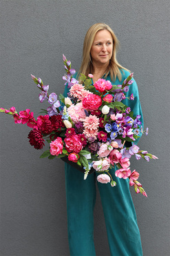  Beneta Volcan, kompozycja nagrobna w misie, wys.