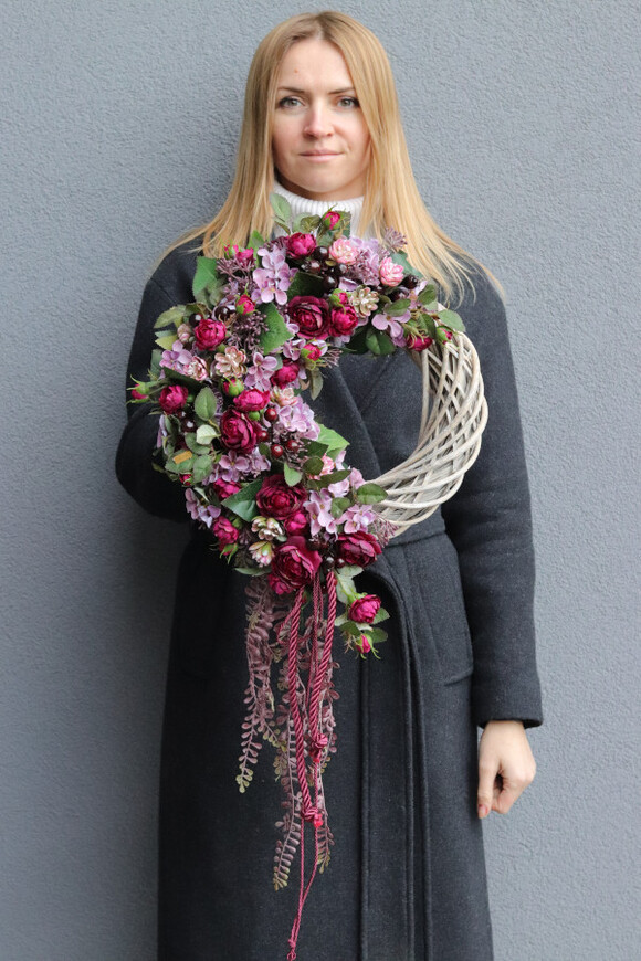 Wiśnie Rohirii, asymetryczny wianek dekoracyjny