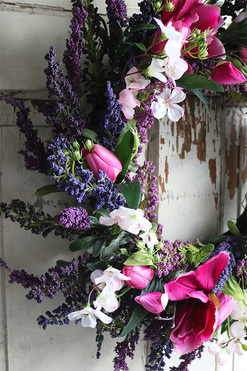 Pinky Spring, wiosenny wianek z magnolią, rozp.54cm 