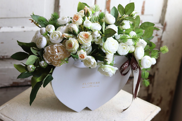 Białe Dwa Serca, flowerbox w kształcie serc, wys.31cm 