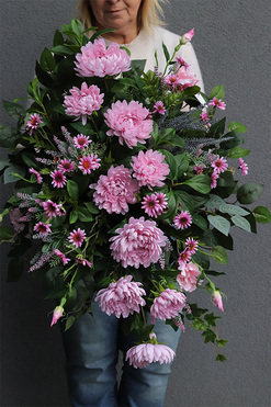 Nerute Delicata, kompozycja nagrobna w misie, wym.55x80cm