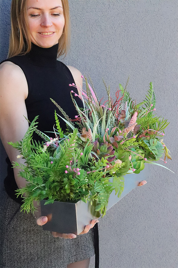 Pink Steel Modern, sukulenty w stalowej donicy