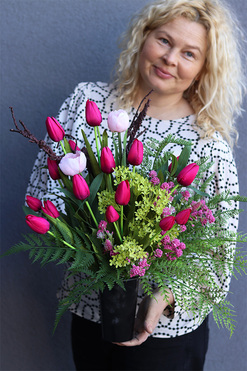 Tulippe Amarant, bukiet nagrobny we wkładzie do wazonu, dł.50cm 