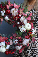 Merlot, jesienny wianek z dyniami