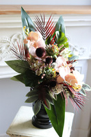 Mortario Orchids Vinn, nowoczesny bukiet nagrobny w wazonie