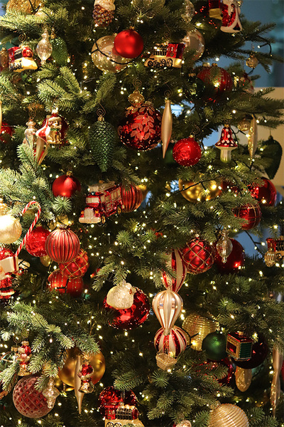 Moko Xmas, dekorowanie choinki u klienta