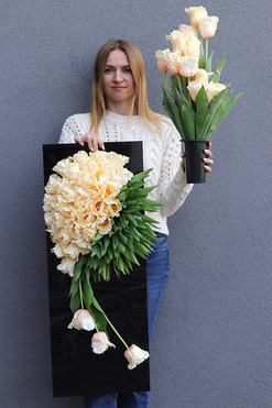 Tulippo New Design Peach, nowoczesny bukiet nagrobny we wkładzie, dł.60cm