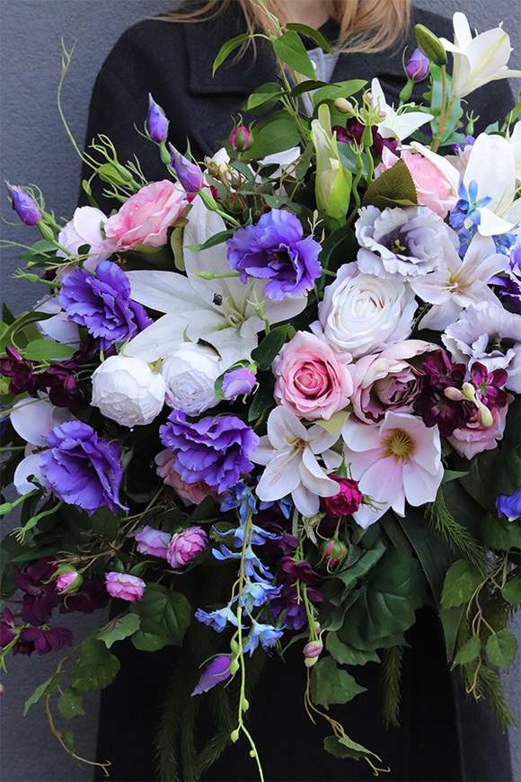 Fiolettera, nagrobna wiązanka na plastrze drewna,