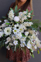 Terena, biały bukiet nagrobny we wkładzie