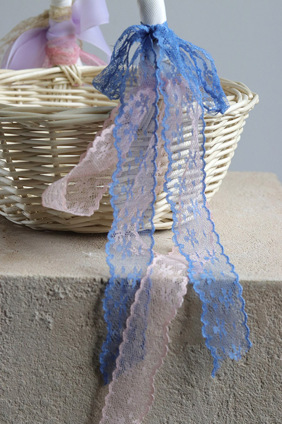 Koronkovy, dekorowany koszyczek wielkanocny