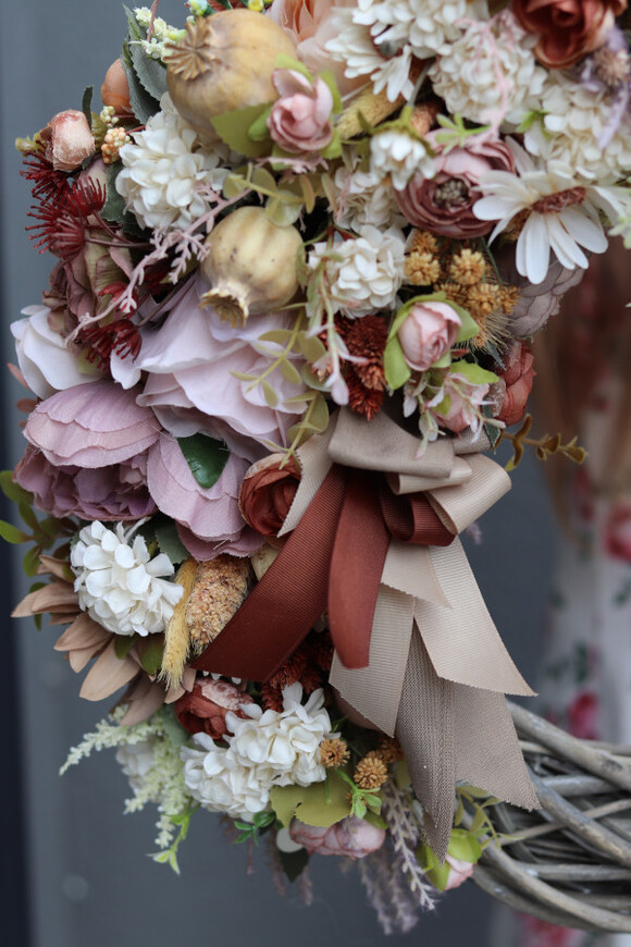 asymetryczny wianek w brązach, Terania Beige