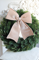 Beżowa Decoratoria, bożonarodzeniowy wianek na drzwi