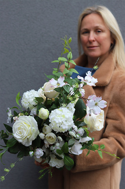 Goldenilla, kompozycja kwiatowa, wys.74cm