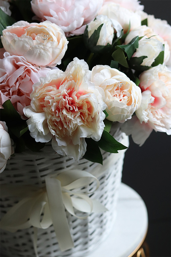 Provance Lady, bogaty kosz z hortensjami