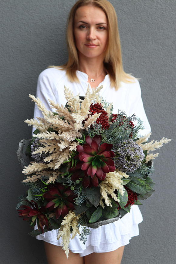 Suculentas Bordo Volcan, kompozycja nagrobna w misie