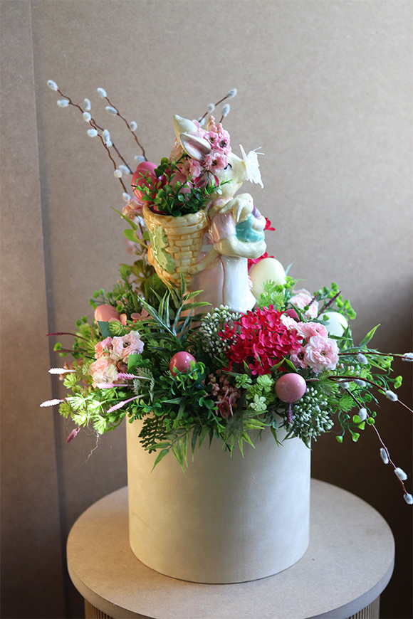 Zające i Motyle, flowerbox welurowy z figurką