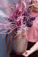 Menilla Leaf, kompozycja kwiatowa w naczyniu