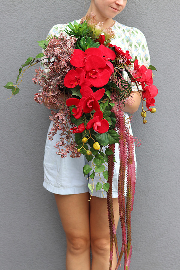 Orchidde Karminetta B, kompozycja sukulentów w donicy, wys.26x48cm