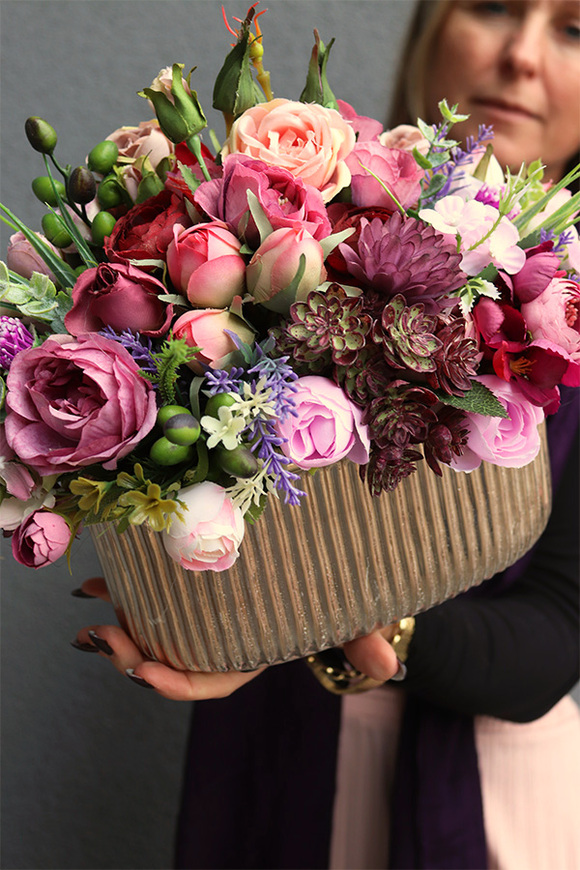 Bella Lux 2, kompozycja kwiatowa w złotym naczyniu