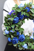 Blue Rose Garden, niebieski wianek kwiatowy z różami