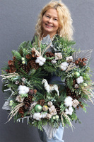 atrakcyjny wianek świąteczny z konikiem, Moderni, śr.55cm