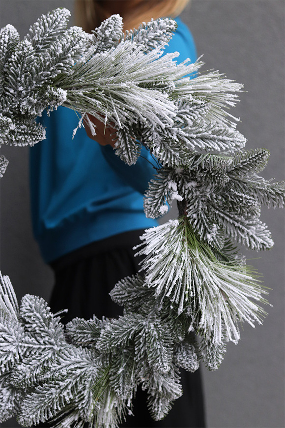 Mróz, zimowy wianek z ośnieżonych gałązek, śr.56cm