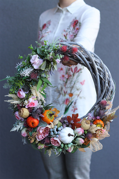 Letinata 2, asymetryczny wianek jesienny na drzwi