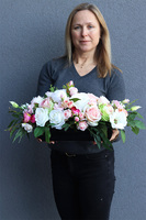 Carmen Black, kompozycja kwiatowa w podłużnej donicy, dł.55cm