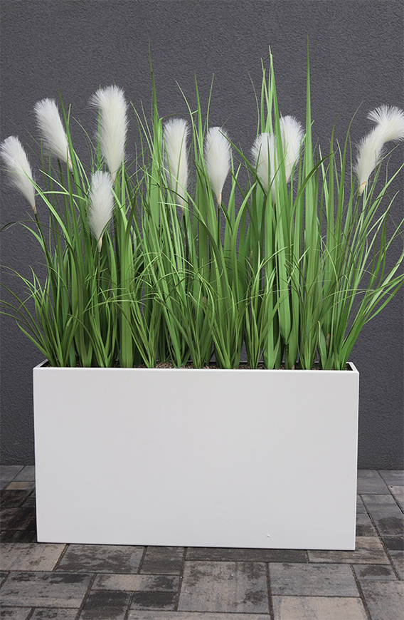 Mojo 2, kompozycja ze sztucznej trawy w donicy klienta, wys.113cm