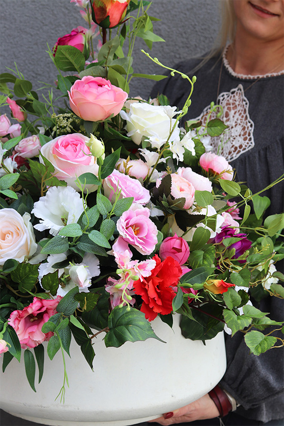 Harletta, kompozycja nagrobna w misie Klienta, wym.77x72cm 