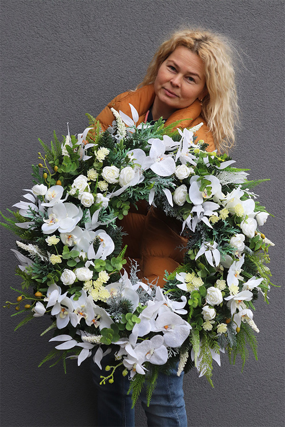 Lirene, wieniec nagrobny