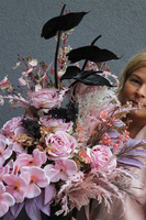 Angelo Pink Flowers, nowoczesny bukiet nagrobny we wkładzie