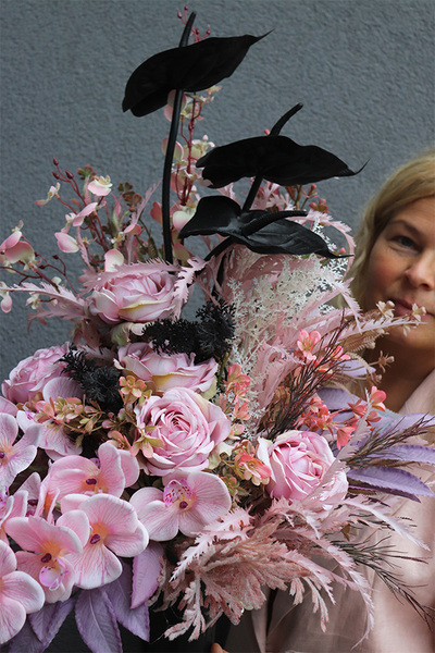 Angelo Pink Flowers, nowoczesny bukiet nagrobny we wkładzie