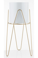 biała metalowa osłonka w stojaku kwietnik