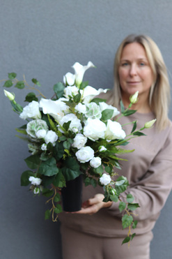 Światłość, nowoczesny bukiet nagrobny we wkładzie, wys.50cm