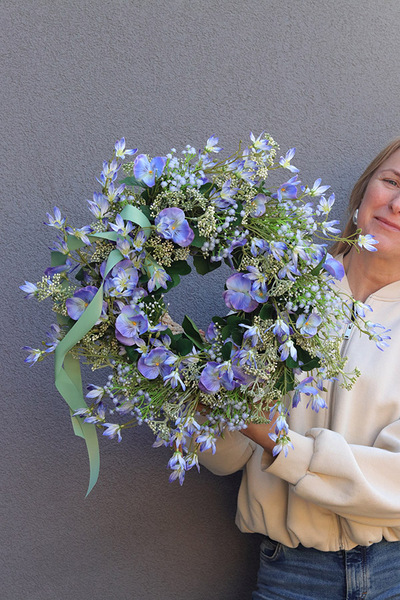 Pansy Blue, wiosenny wianek dekoracyjny