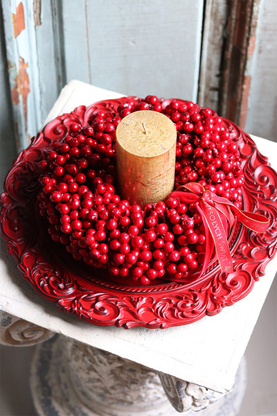 elegancki świąteczny stroik, Czerwień Ognista, na czerwonym talerzu, śr.35cm