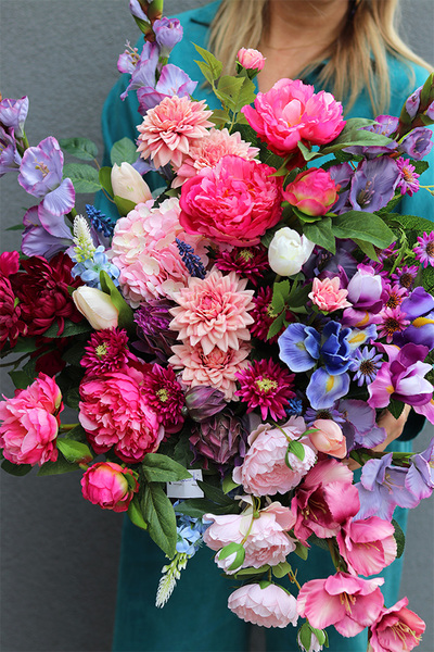 Beneta Volcan, kompozycja nagrobna w misie