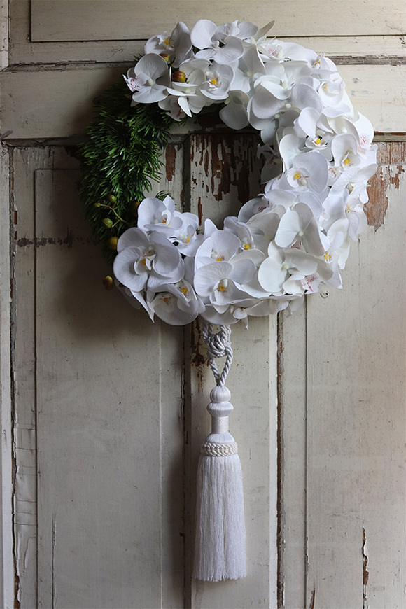 asymetryczny wianek z chwostem, Orchidelia White, śr.42cm   