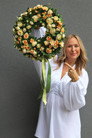 Yellow Rosalina, słoneczny wianek na drzwi