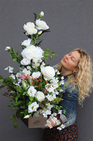 dekoracja kwiatowa z peonią, Murellina, wys.90cm