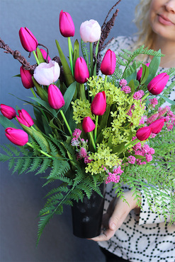 Tulippe Amarant, bukiet nagrobny we wkładzie do wazonu, dł.50cm 