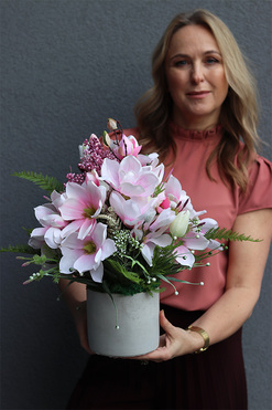 Magnolia Concrete, kompozycja kwiatowa, wys.43cm