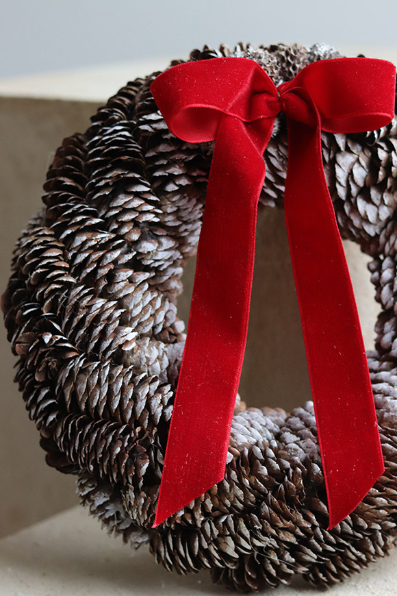 Szyszkowo Velveti, dekoracyjny wianek z szyszek