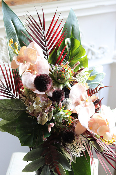 Mortario Orchids Vinn, nowoczesny bukiet nagrobny w wazonie