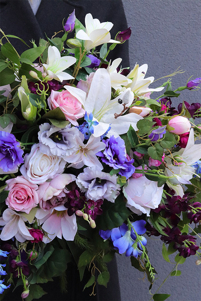 Fiolettera, nagrobna wiązanka na plastrze drewna,