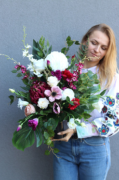 Ruberia Premium, nagrobny bukiet z bordową chryzantemą, dł.53cm 