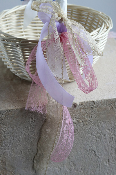 Koronkovy, dekorowany koszyczek wielkanocny